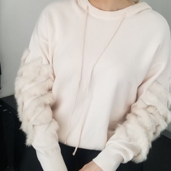 CASUAL DOLLZ Fur Detailed Pullover Hoodie - Picture 4 of 4